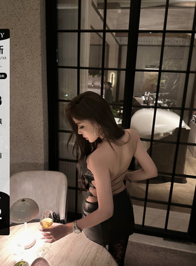 LUV2SHY 现货 绝世背影 仿蕾丝不规则PU皮露背挂脖上衣显瘦背心