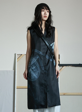 LADYSDIARY原创翻领无袖连衣裙春季女印花图案单排扣薄款直筒宽松