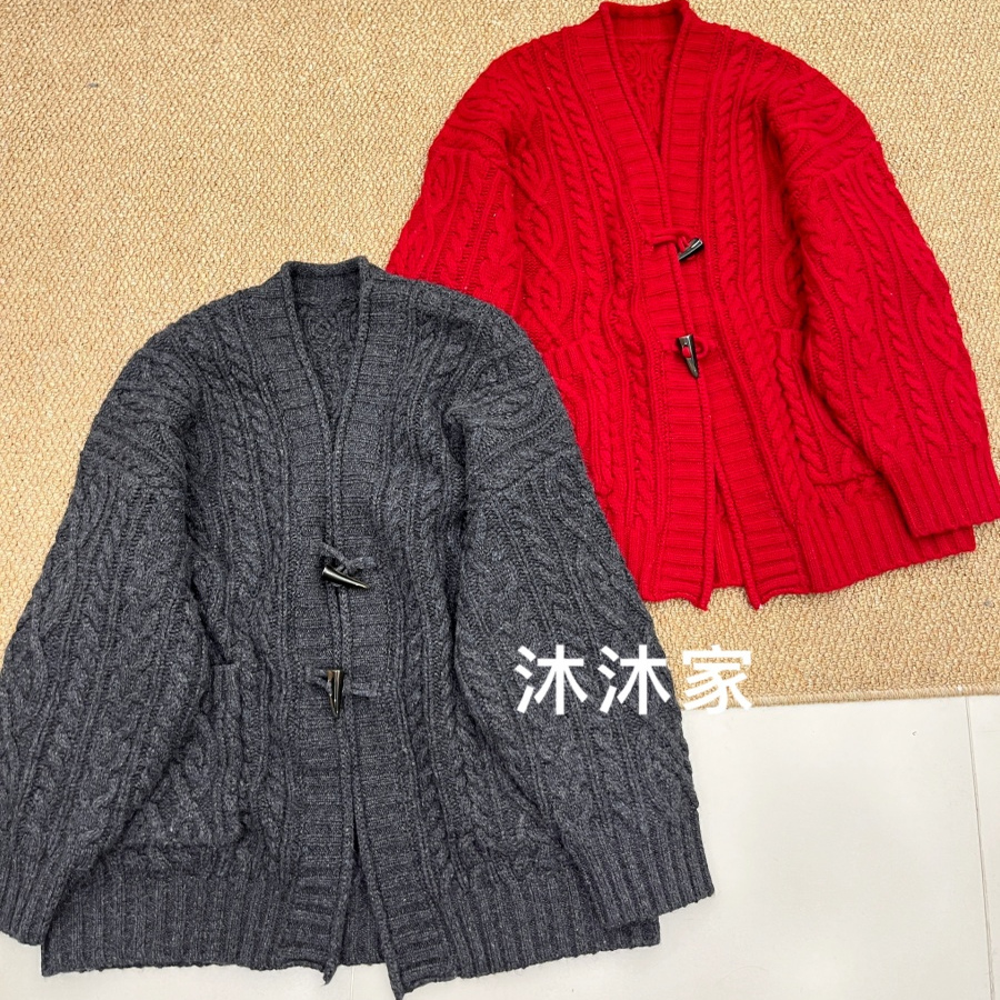 现货欧洲站2025冬季新款百搭显瘦舒适舒适麻花牛角扣毛衣开衫外套