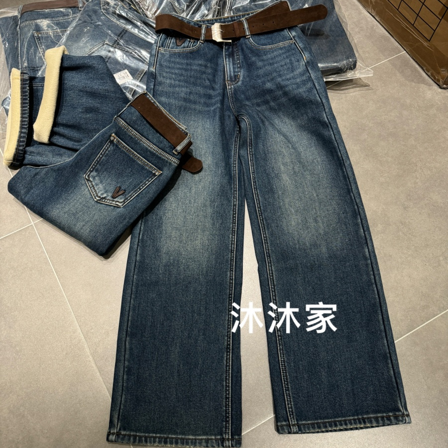 现货欧洲站2025冬款洋气百搭显瘦舒适配腰带V字母直筒加绒牛仔裤