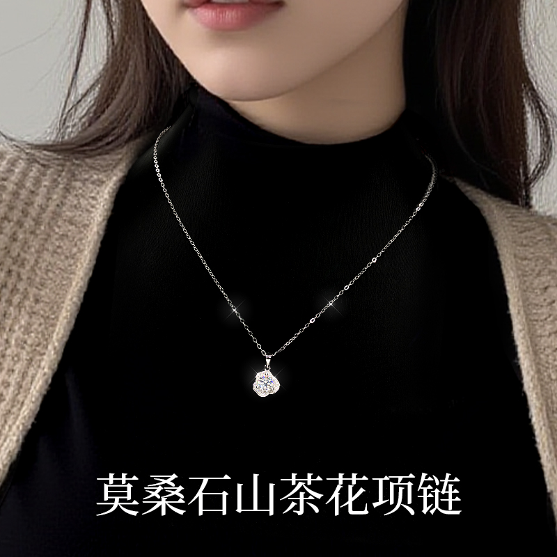 莫桑石项链女轻奢小众设计感锁骨链2024新款爆款吊坠颈链送女友