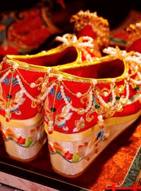 红色秀禾婚鞋坡跟9cm女古风中式凤凰明制汉服婚鞋增高织物复古