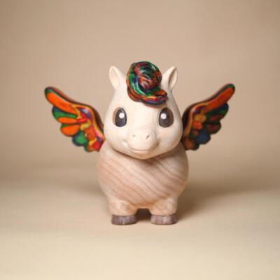 彩虹小飞马枫木桌面车载摆件实木拼接工艺品马上有钱室内玄关饰品