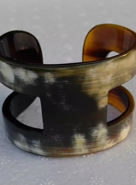 复古个性黑牛角雕刻宽边手镯