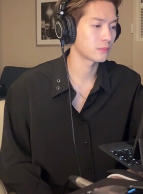 冬款高级感纯黑色衬衫男模王嘉尔同款抗皱长袖痞帅穿搭男装禁欲系