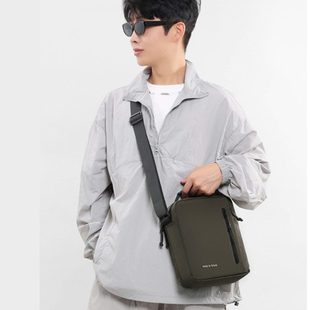 春节不打烊防泼水字母图案双层男手提单肩斜挎9.7寸IPAD伞小方包