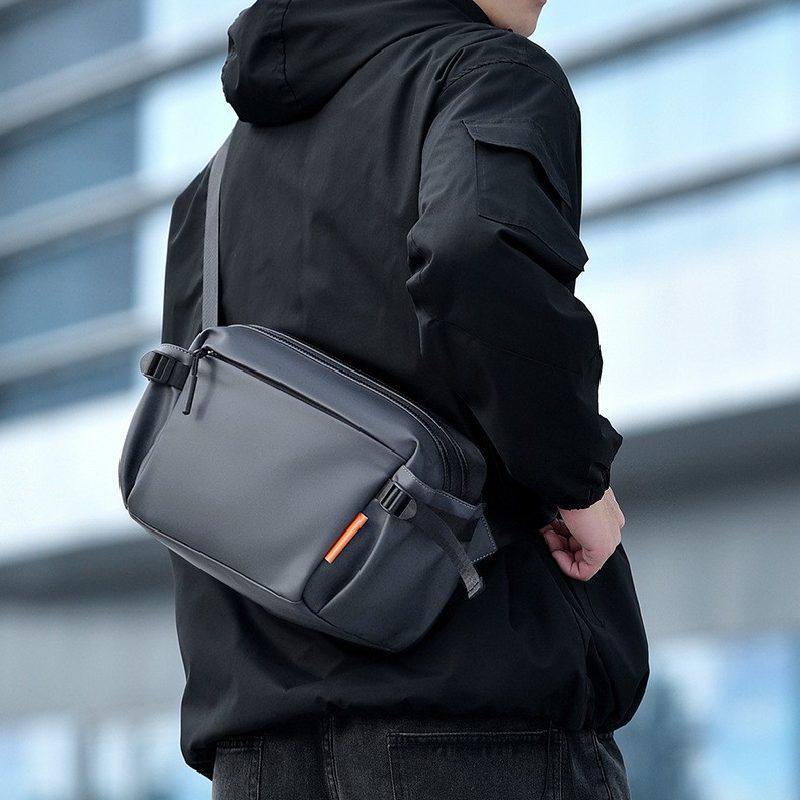 2026软滑皮膜防雨水双侧袋男式斜挎胸包随身腰包9.7寸IPAD伞背包