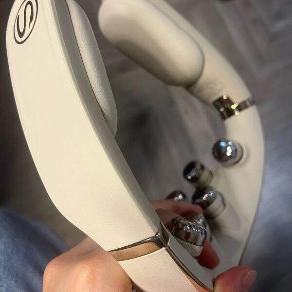 SKG颈椎按摩器G7二代豪华款肩颈部折叠按摩仪热敷护颈