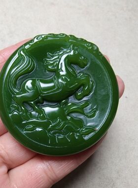 和田玉色绿玉菠菜绿玉牌生肖马玉牌 马到成功玉石吊坠挂件