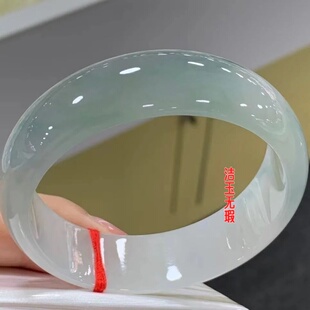 款 翡翠色玉手镯冰种浅绿色女款 玉手镯送礼送妈妈热卖