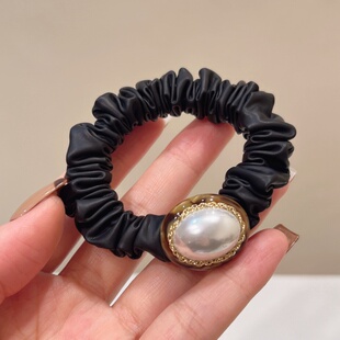法式 玳瑁色醋酸扣仿贝珍珠PU皮小肠圈时髦黑色发圈头绳 优雅气质款