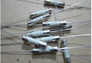 陶瓷保险丝管 T10AH250V 慢熔断T10A250V 5x20MM带引脚线