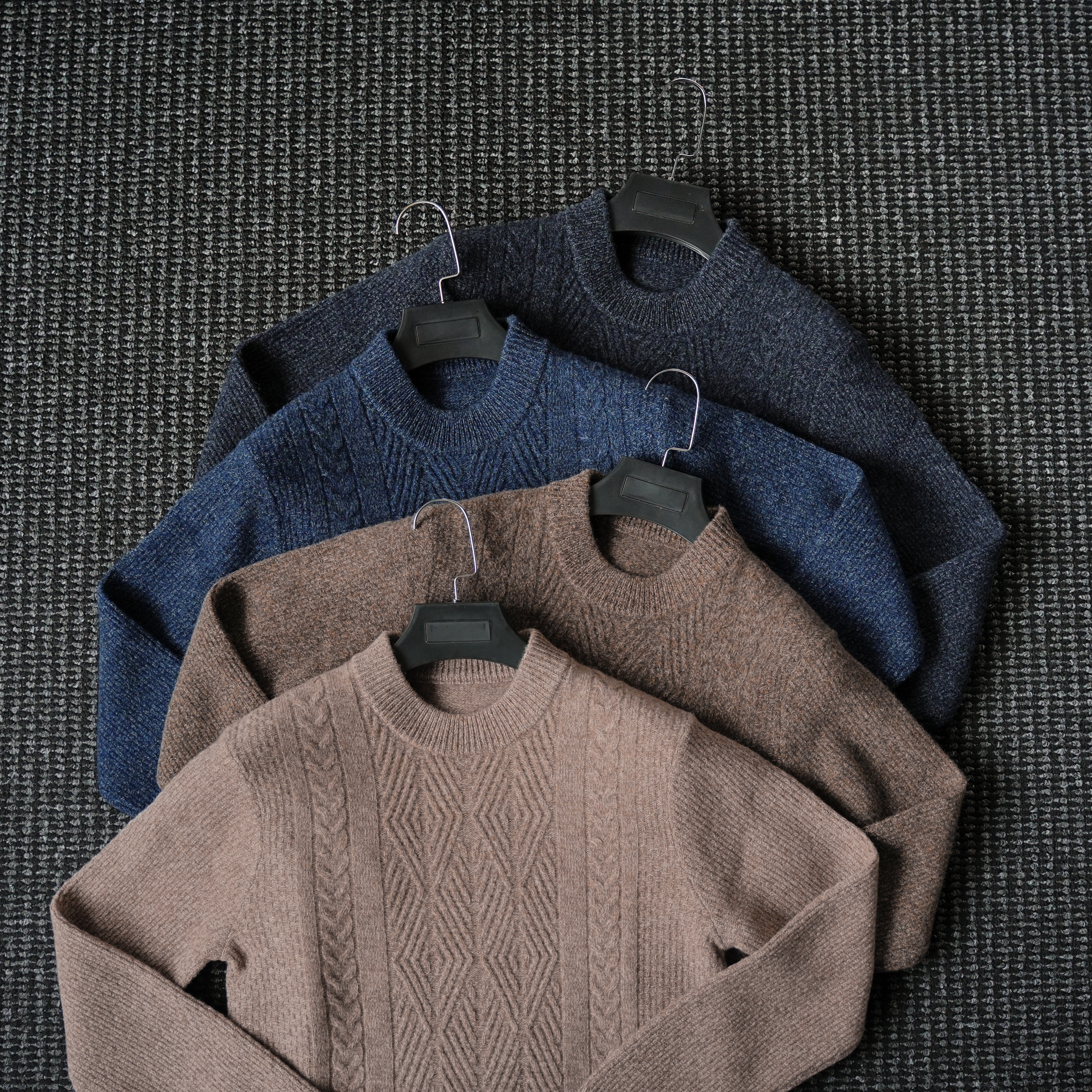 厚款圆领针织毛衣男青年打底衫