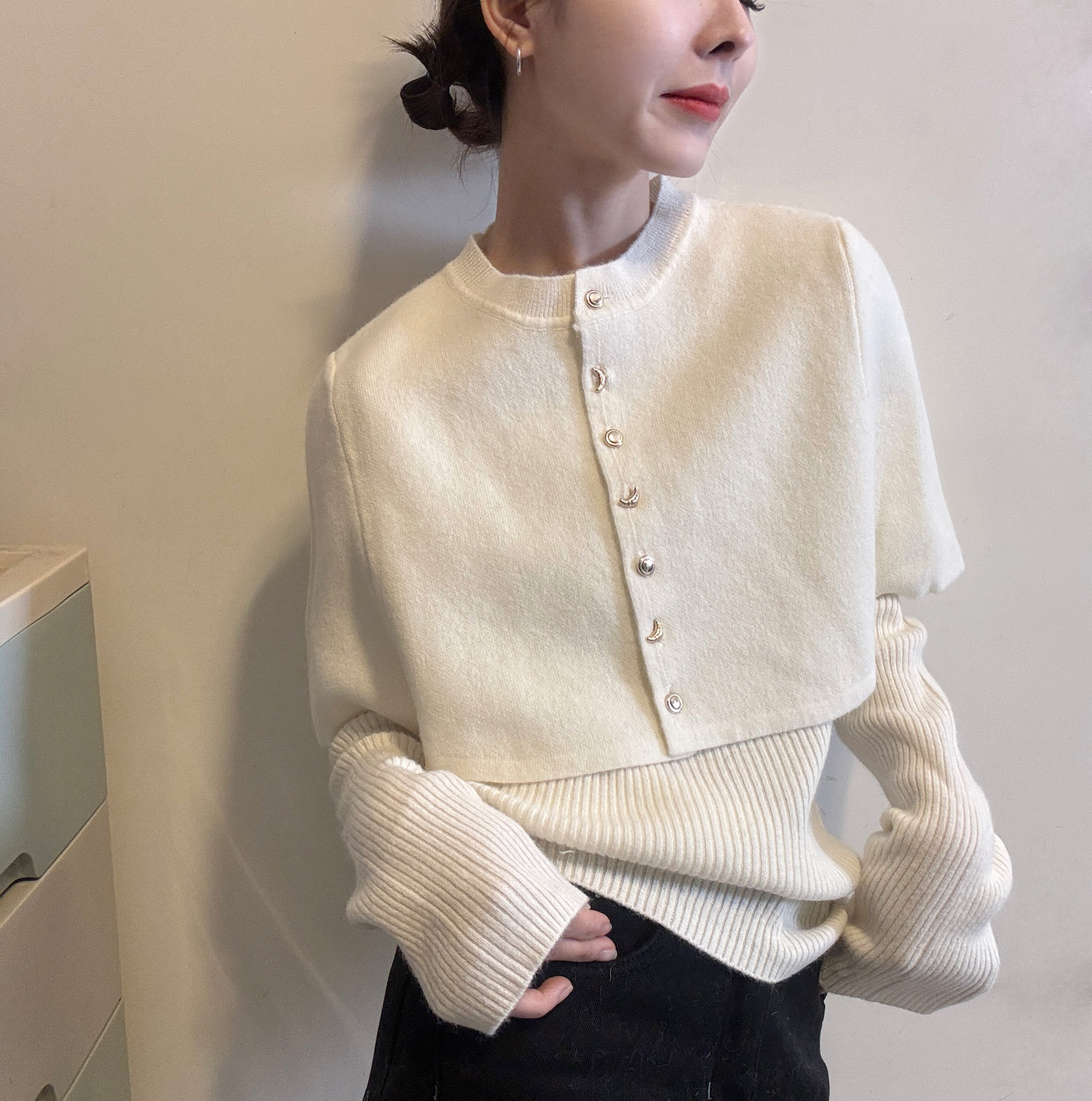 欧洲站2025冬季韩版气质淑女赫本风排扣披肩套头假两件针织衫上衣