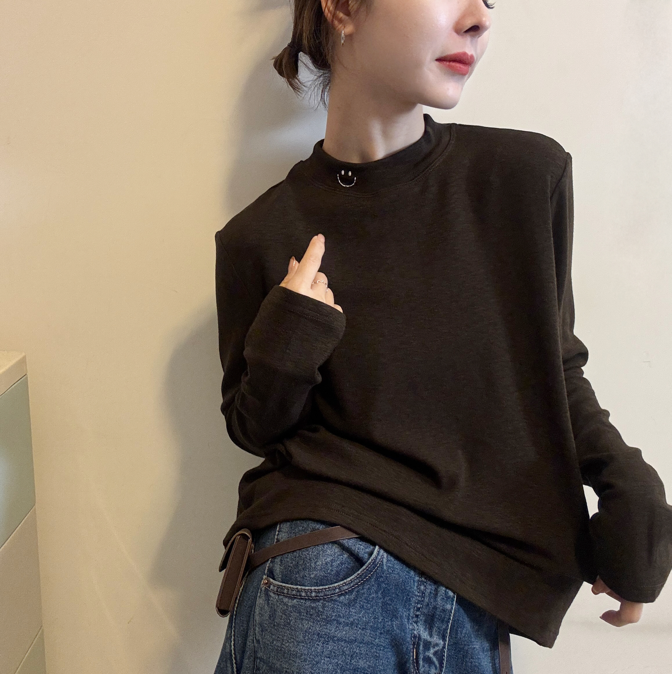 欧洲站2025秋冬新款立领笑脸刺绣后背压线百搭舒适打底衫磨毛T恤