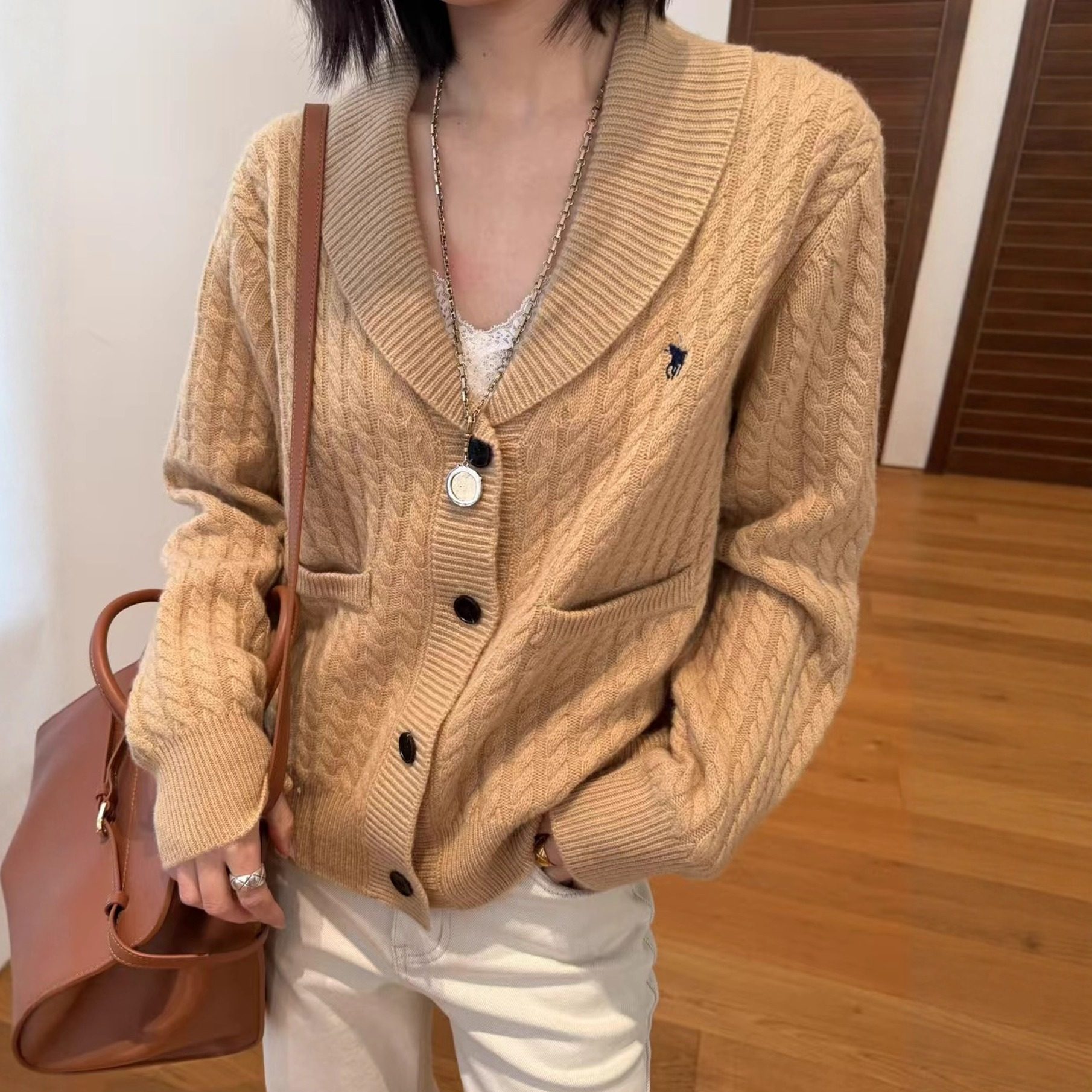 欧洲站2025冬季老钱风胸口刺绣宽松单排扣竖条纹麻花口袋翻领毛衣