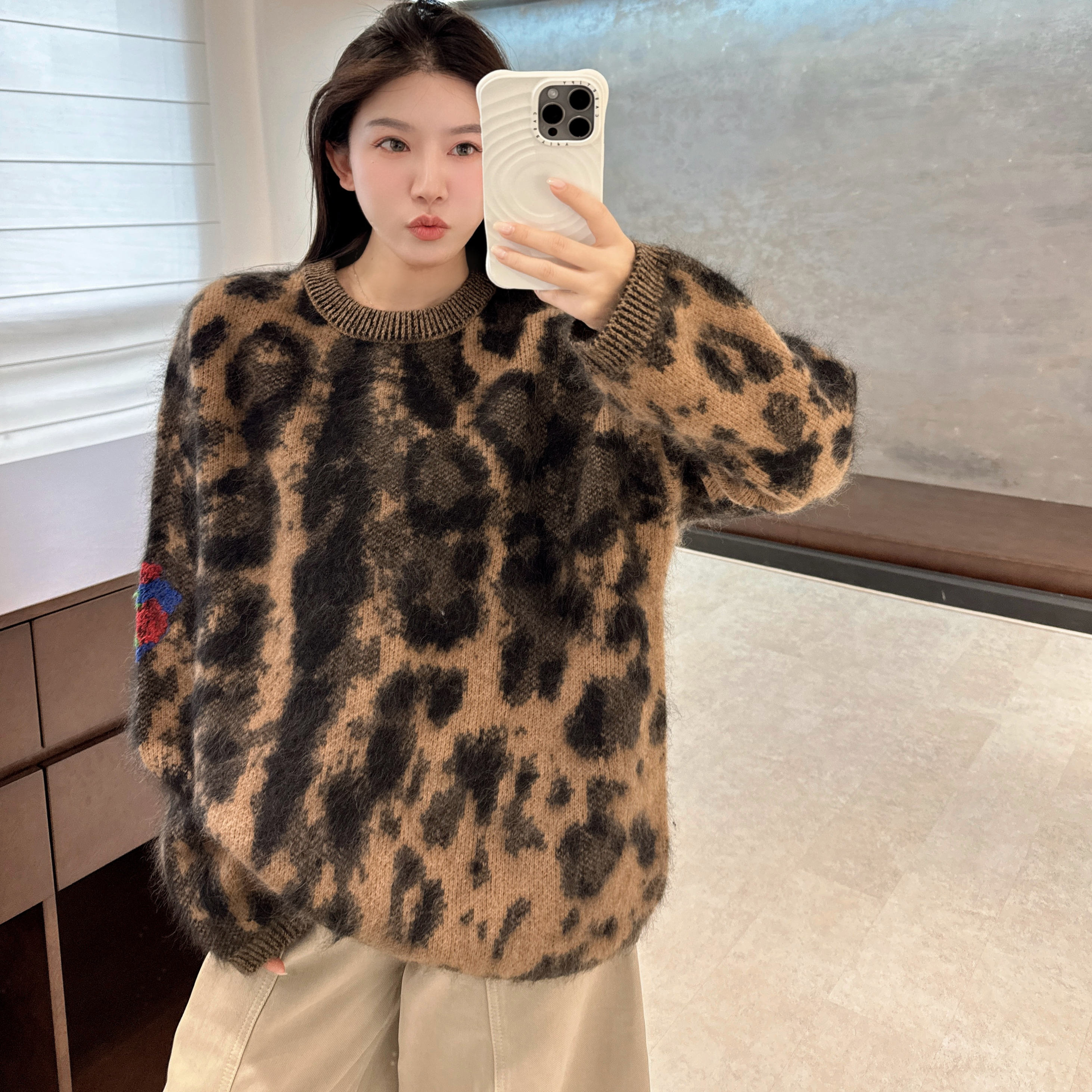 欧洲站2025冬季欧货调性慵懒风做旧豹纹手臂刺绣羊毛针织衫毛衣女