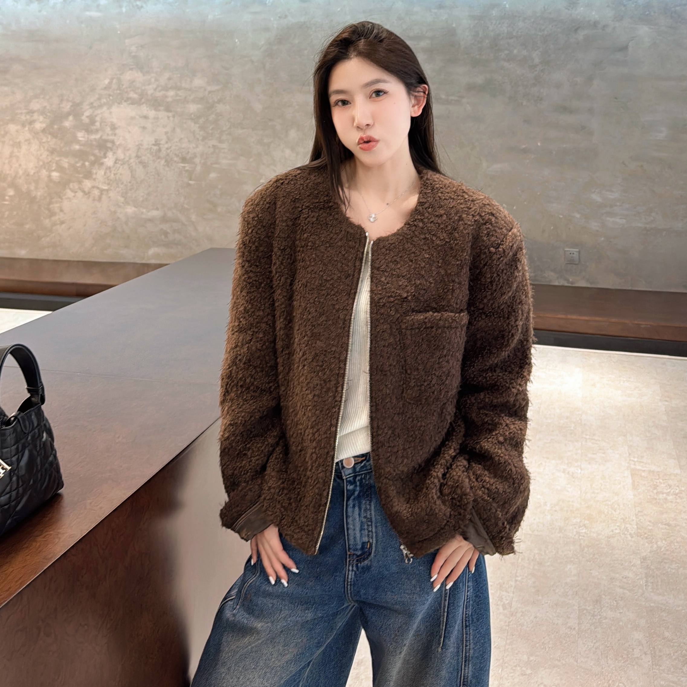 欧洲站2025秋冬欧货圆领落肩单口袋短款洋气美拉德羊毛开衫外套潮