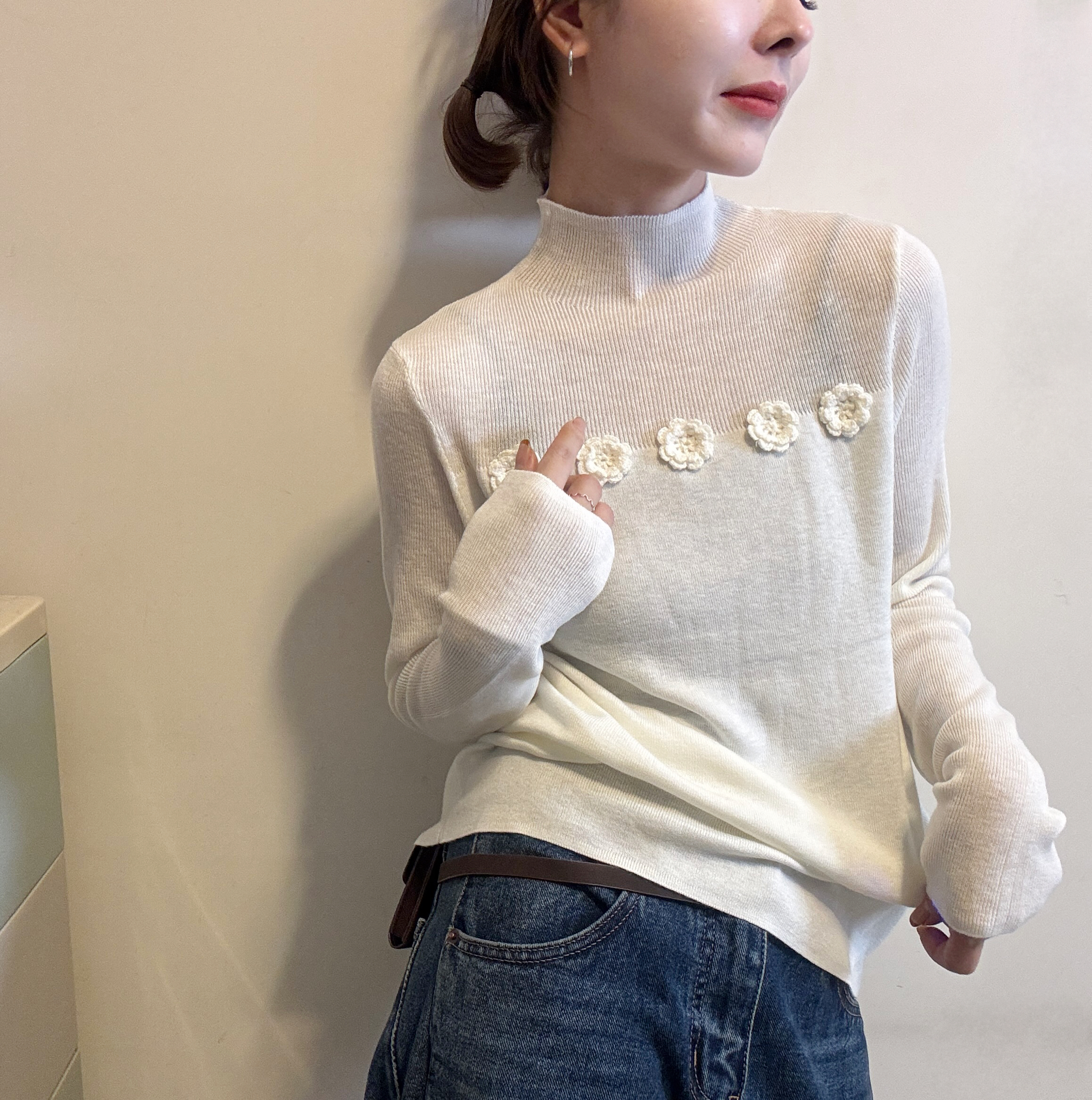 欧洲站2025冬季新款韩版简约立领长袖小花朵刺绣羊毛针织衫打底衫