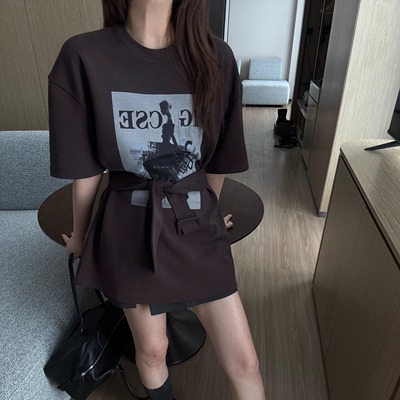 欧洲站2025秋季韩版时尚圆领创意感字母图案印花短袖配腰带T恤潮