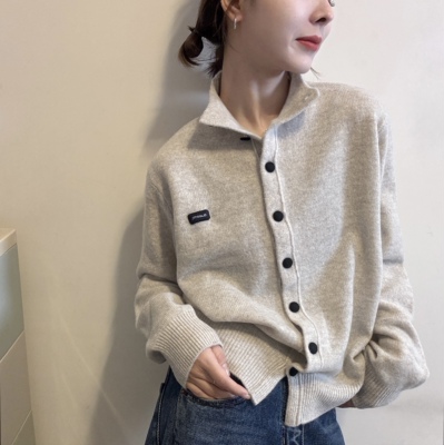 欧洲站2025冬季新款半高领字母定标单排扣软糯舒适针织衫毛衣开衫