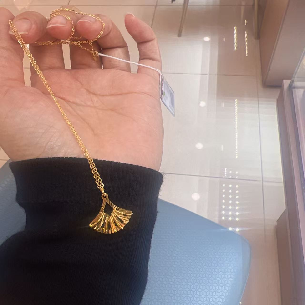 六福珠宝冰钻黄金扇子项链