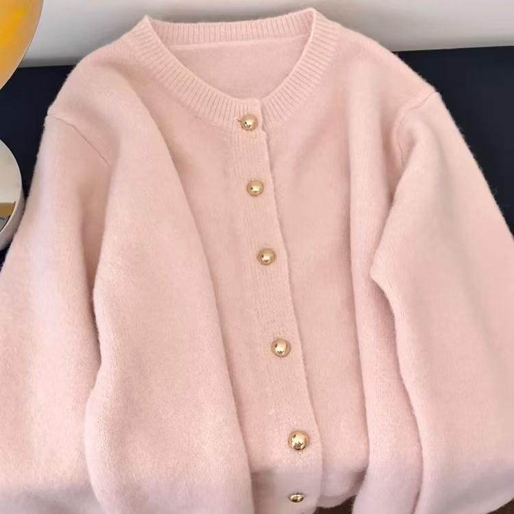 胖mm特大码300斤软糯温柔风毛衣女秋冬慵懒宽松圆领金扣针织开衫