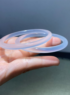 6毫米细圆条白冰玉髓美人镯