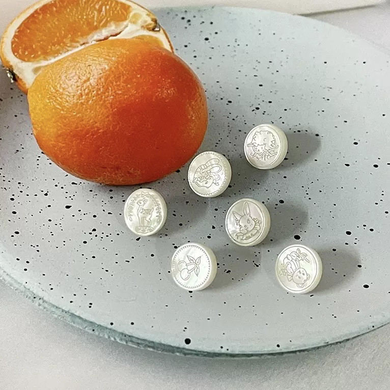 圆形树脂仿贝壳扣子激光雕花可爱小鹿小兔子小熊衬衫针织衫袖扣