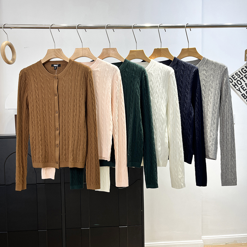 圆领单排扣麻花针织开衫女上衣