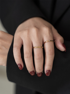 70小方戒方形戒指女钛钢镀真金个性 轻奢镶钻叠戴食指戒显白不褪色