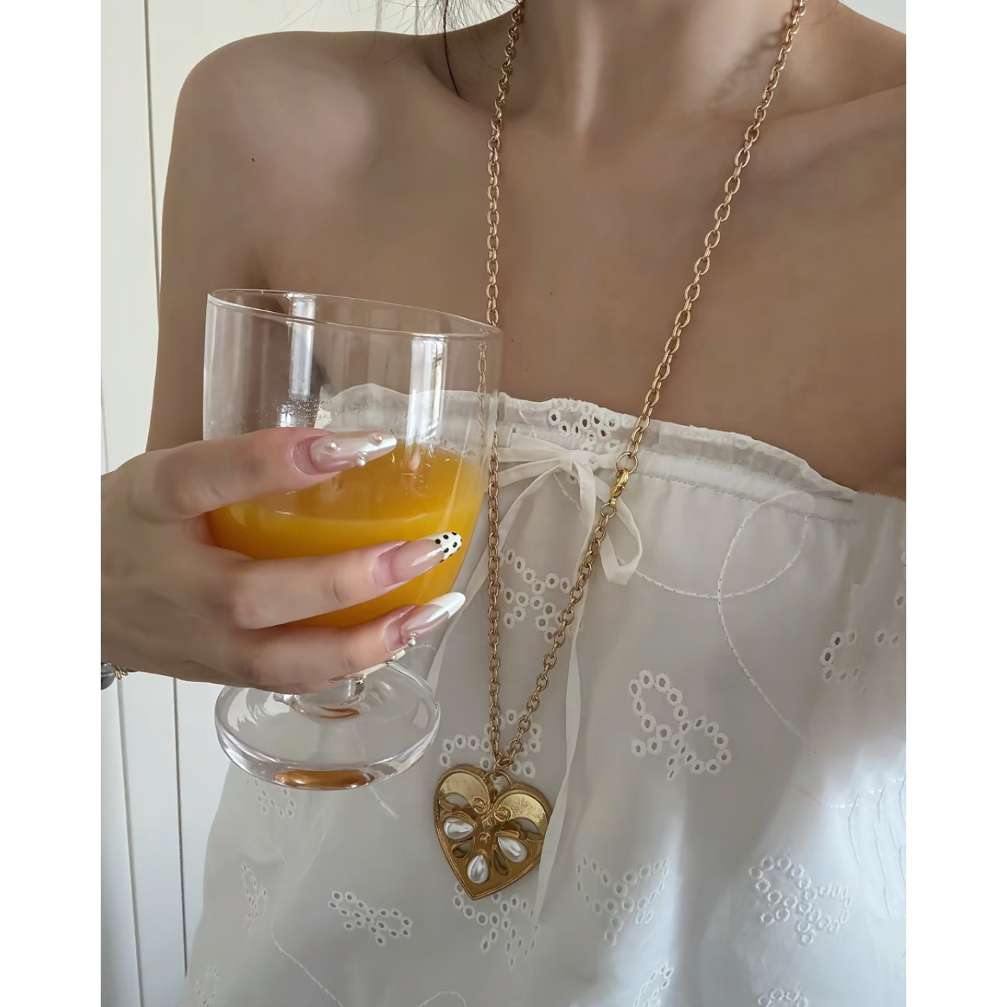 黄铜镀真金镂空爱心搭配珍珠长款项链  日常时髦搭配bi入多种戴法