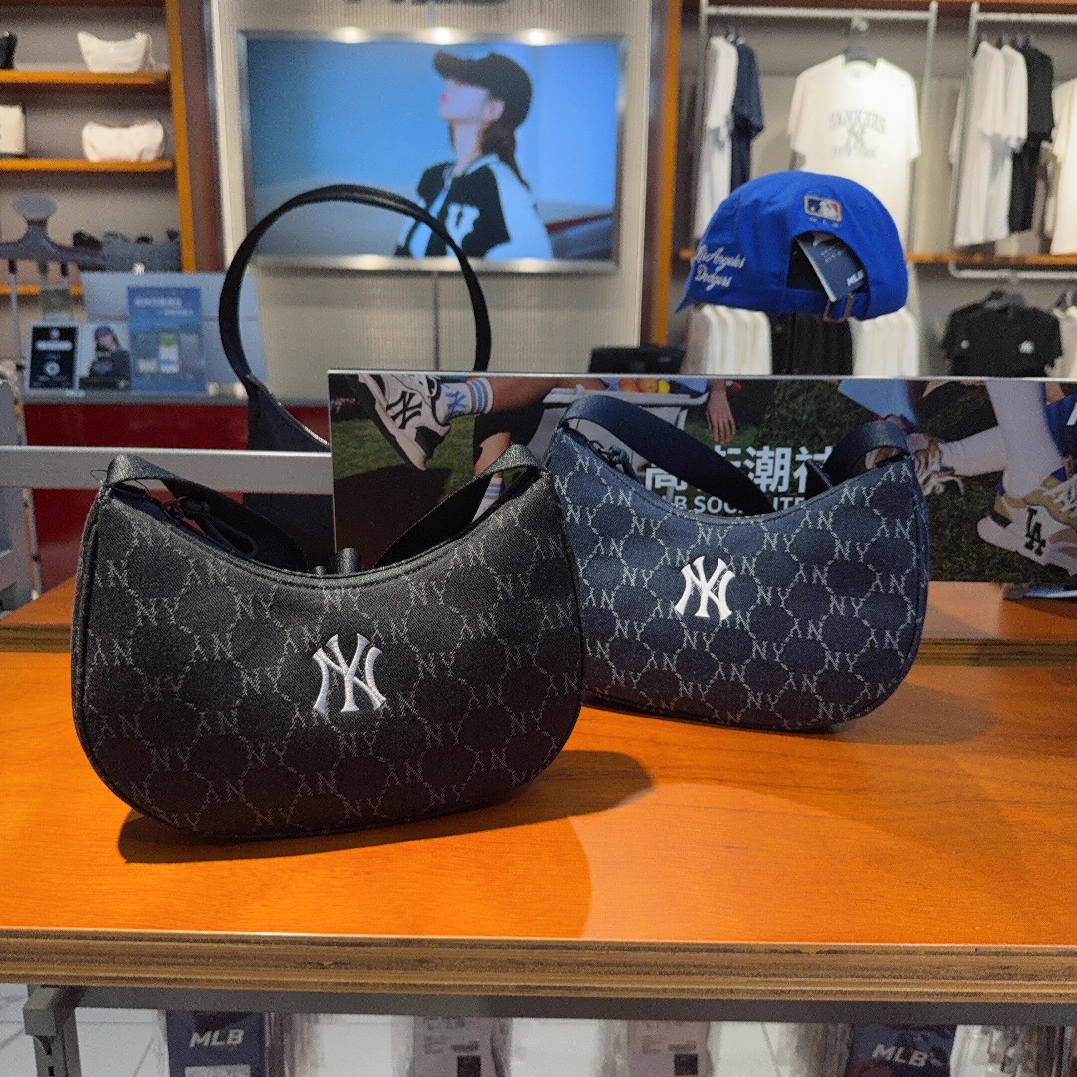 MLB秋款男女款时尚满标钻石老花可调节手提单肩包腋下包3ABQMV45N