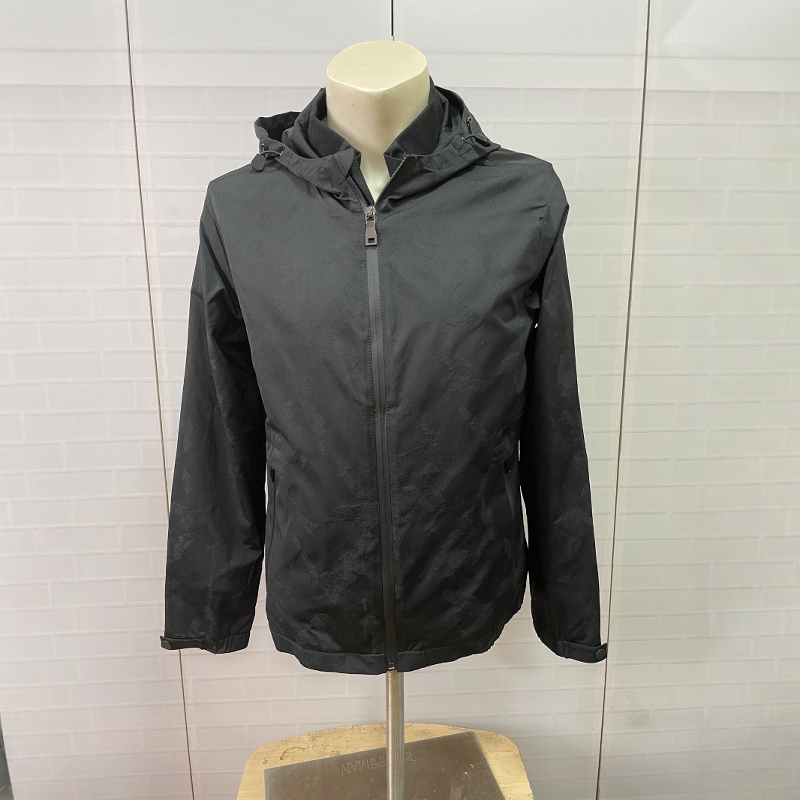 DJ437      48码路易诗 凯迪东卡奴迪连帽休闲外套 厚度适中春秋