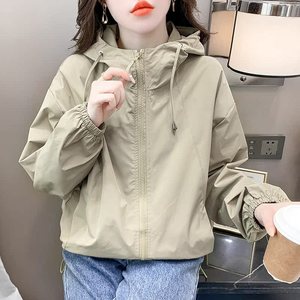 连帽短款风衣冲锋衣外套女秋冬2024年新款宽松百搭小个子夹克上衣