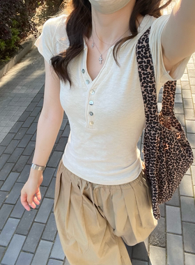 韩系慵懒毛边亨利开扣短袖t恤女夏修身正肩休闲微透小衫短款上衣