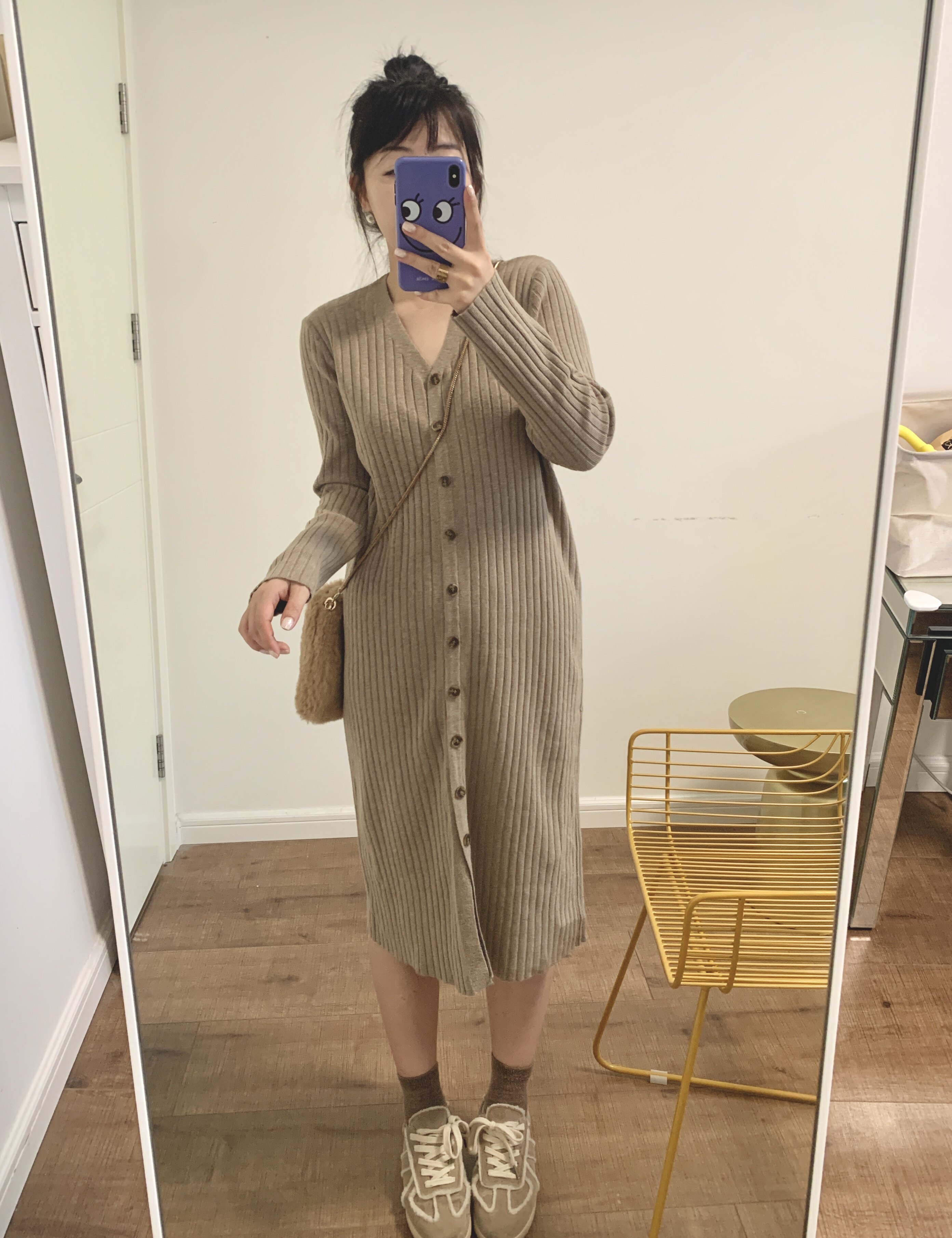 秋冬女单排扣针织连衣裙秋冬韩版坑条直筒V领女宽松打底毛衣长裙