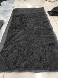 黑色小卷湖羊毛皮草褥子毯子皮毛一体服装围巾面料皮料原皮原毛