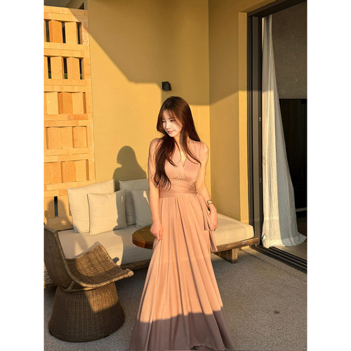 卢媛儿挂脖v领连衣裙女无袖绑带收腰显瘦晚礼服设计感小众女裙子