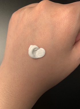 50g 清爽，高倍，不泛白。“防蓝光”。spf50pa++++