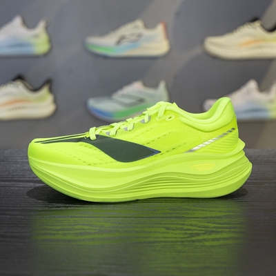 李宁男子缓震保护跑鞋反光