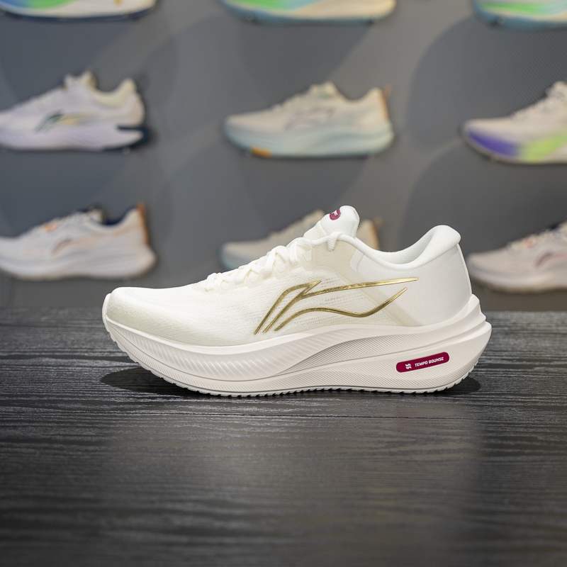 李宁女子跑鞋减震回弹