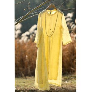 欢喜布衣  2026春夏新文艺细皱苎麻轻薄肌理刺绣双层飘逸连衣裙