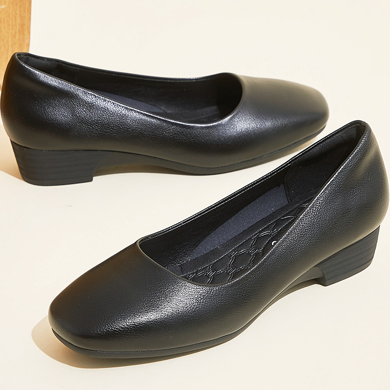麦舒舒通勤方头坡跟黑色皮鞋软底