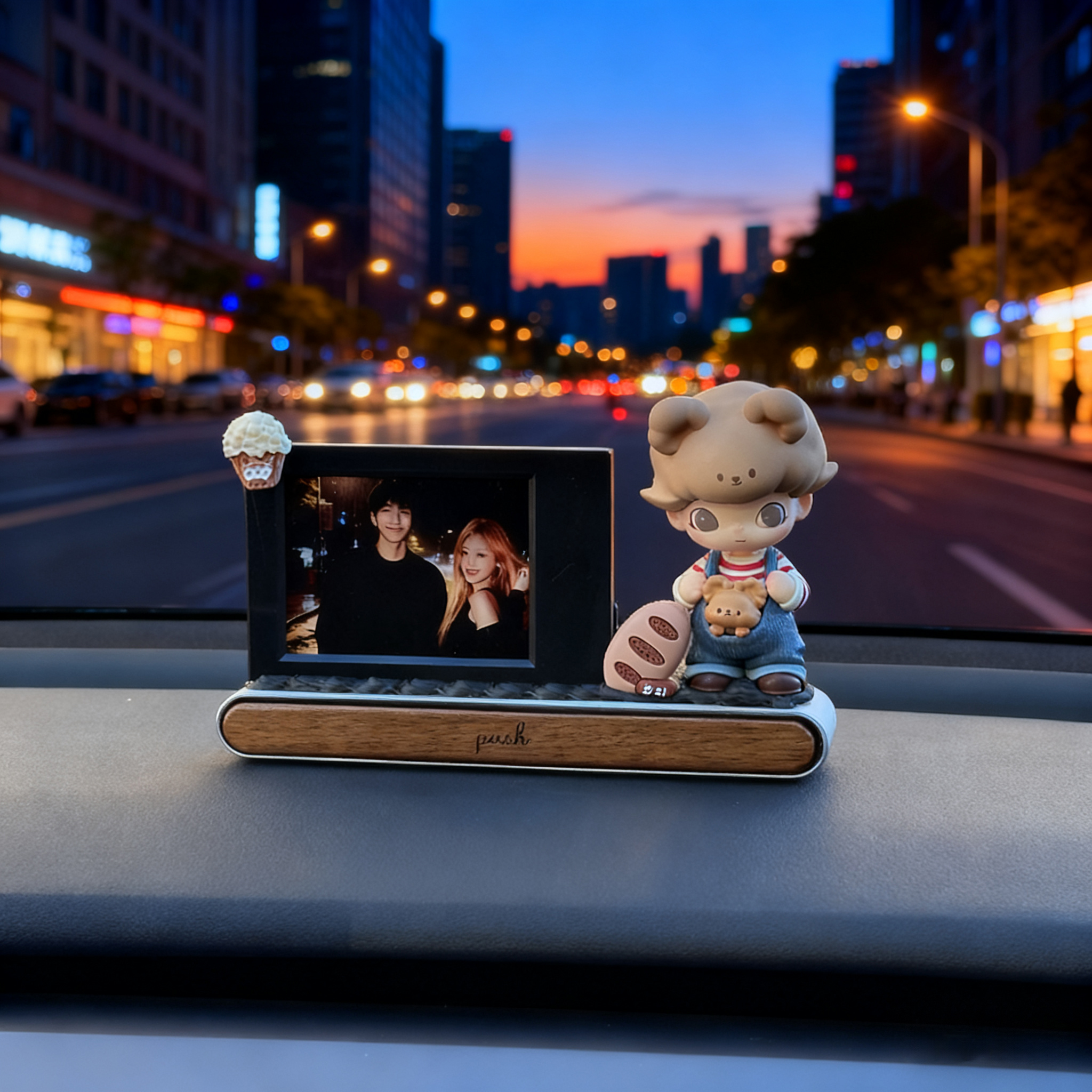 适用正品泡泡玛特拍立得情侣照片相框车载摆件汽车停车号码牌礼物