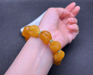 100%原矿天然琥珀老蜜蜡大海漂籽俄料全皮原石手串项链鸡油黄