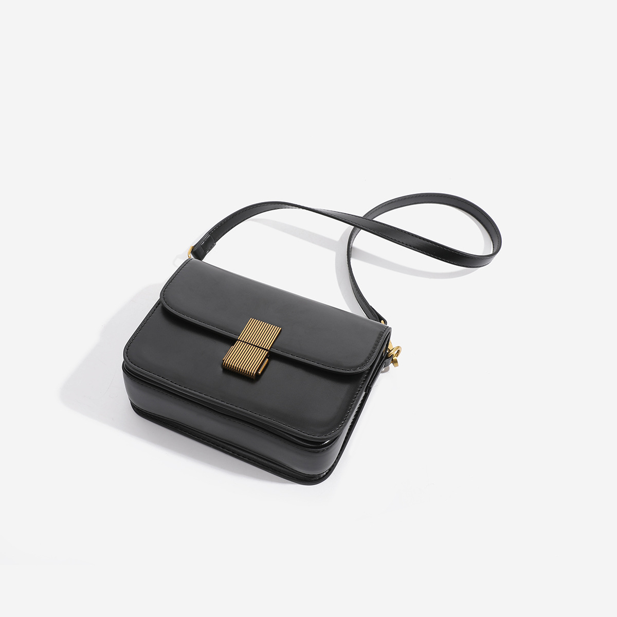 广州女包批发欧美跨境高级感锁扣豆腐包2025夏季小方包单肩