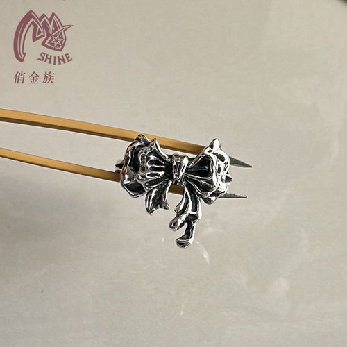 暗黑风复古银色蝴蝶结耳环