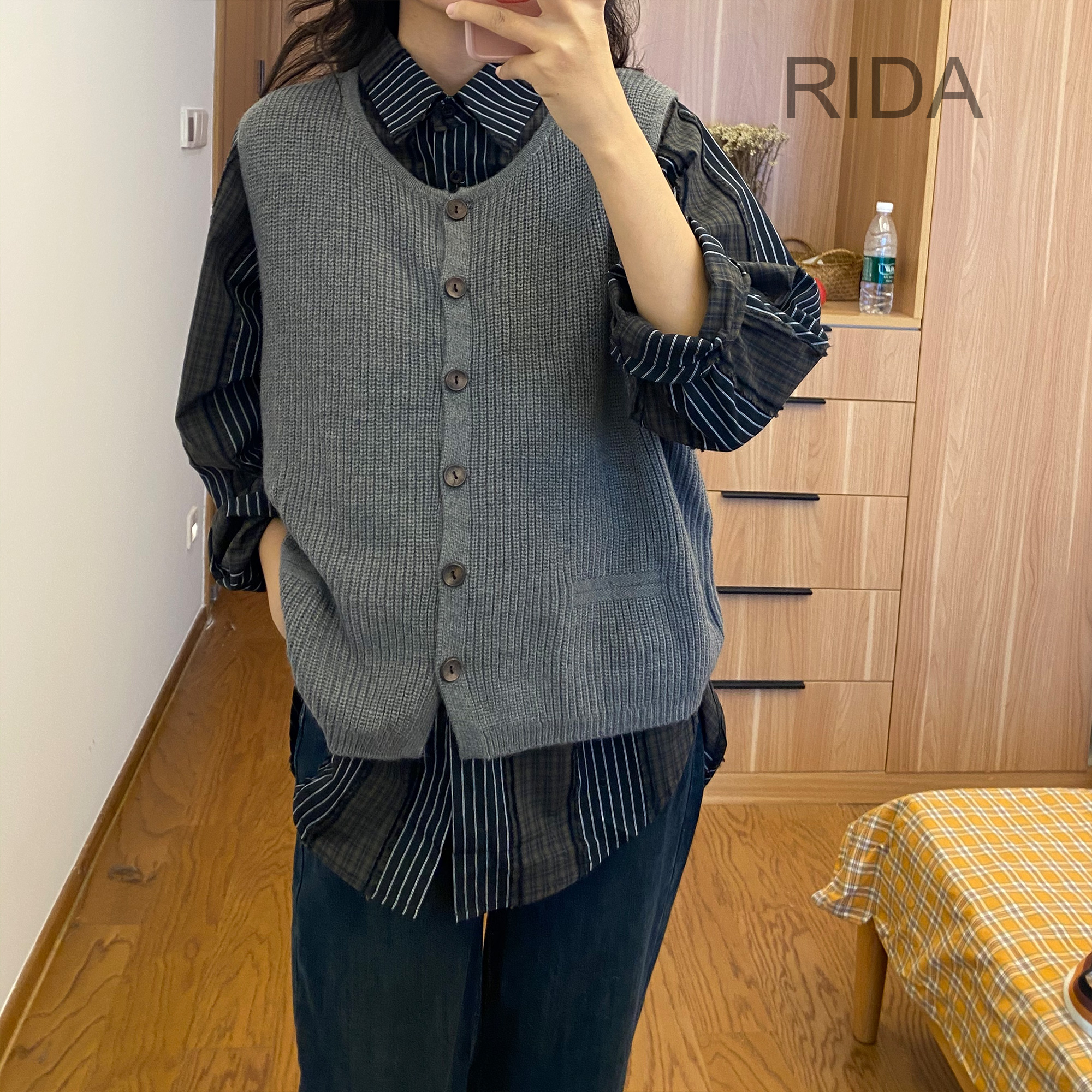 XH-日褡木制扣针织马甲H29休闲复古小众宽松纯色61103清