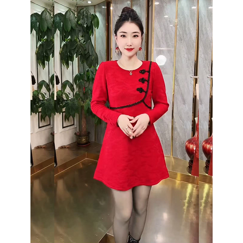 秋冬新款盘扣设计感加绒连衣裙